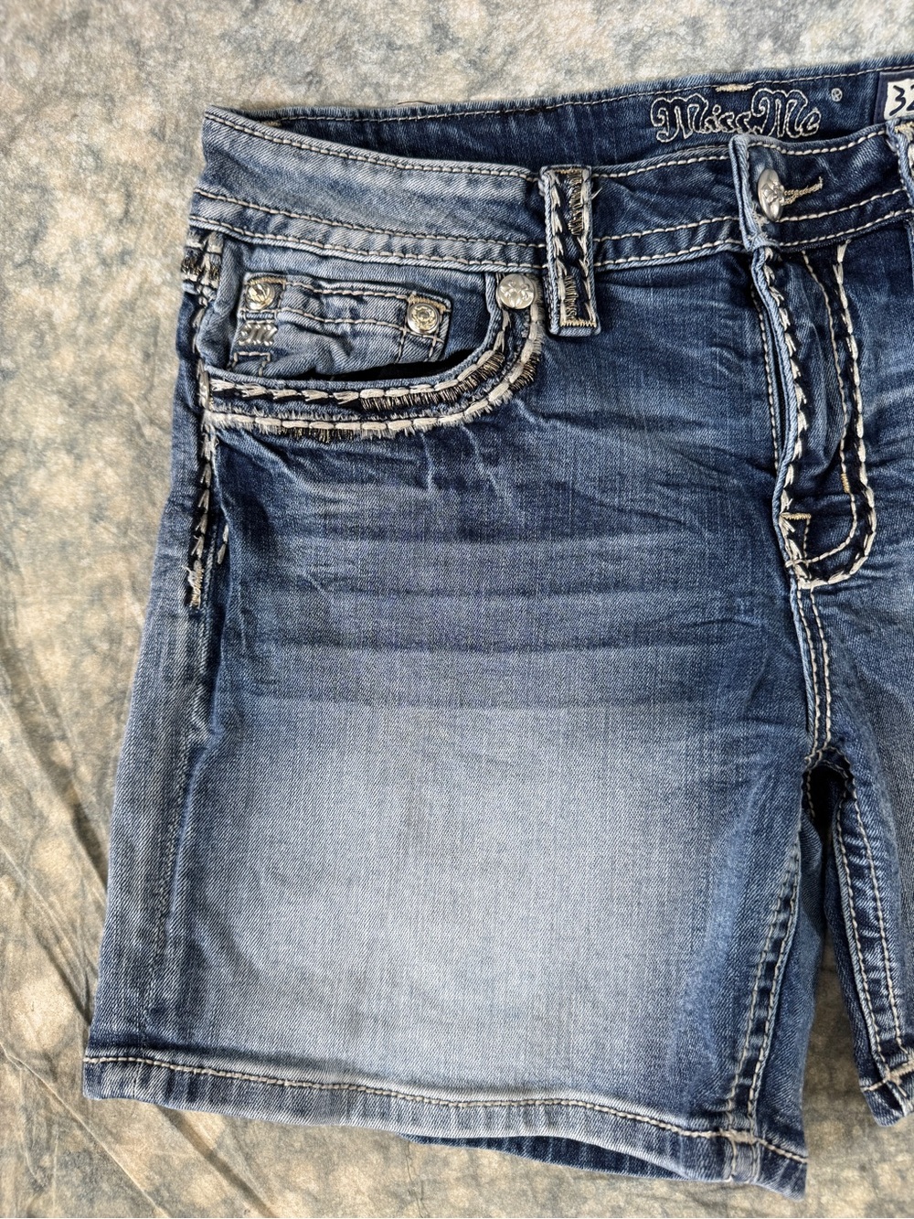 Miss Me Signature Embroidered Embellished Denim Shorts - 32 - Picture 4 of 13